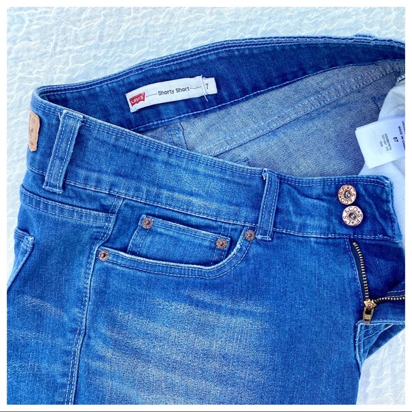 Jr 7 Waist 30” LEVIS ‘Shorty Short’ Jean Cutoff Hem Shorts - Picture 11 of 16